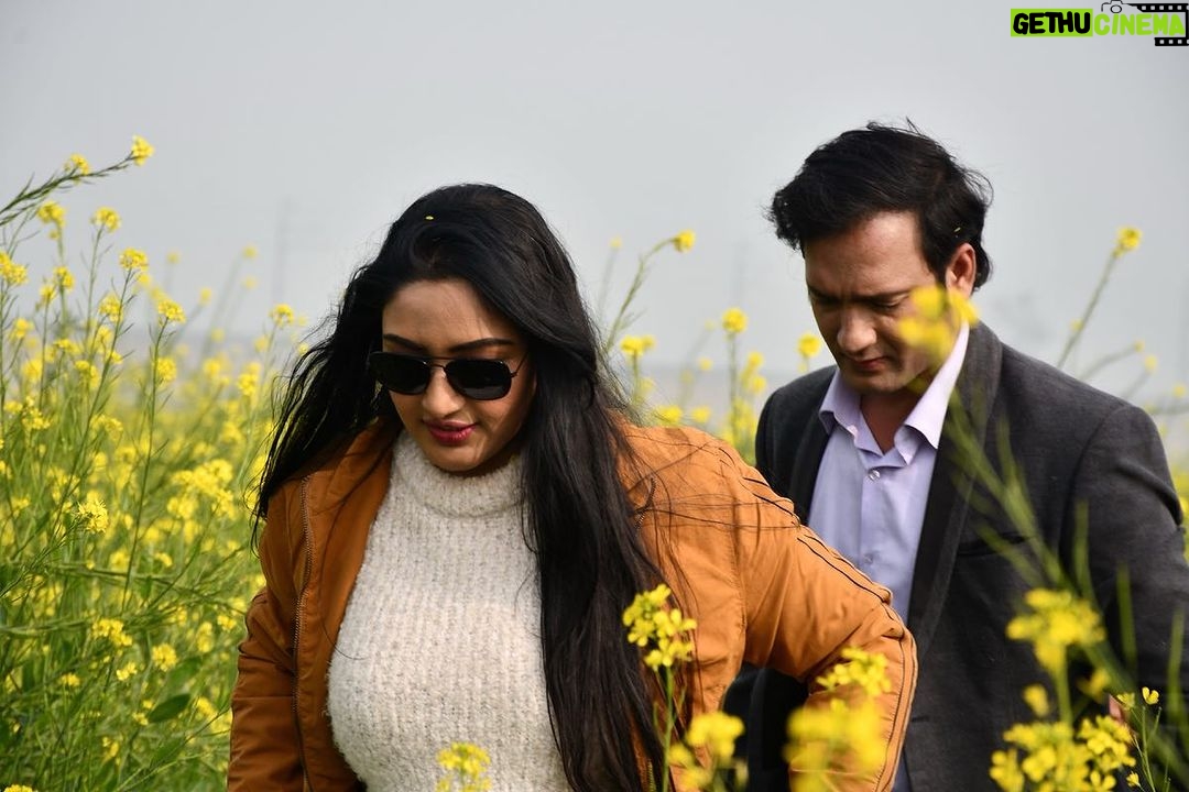 Preeti Verma Instagram - Life lately🫶… …..some beautiful moments captured while shooting❤️ PC: @kaviravikant #zilahathras #movieshooting #memories #shootlocation #hathras #village #wintervibes Hathras