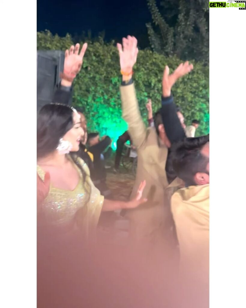 Preeti Verma Instagram - Bhai ki shadi k kuchh memorable moments..🫶🎉💃 Congrats @bhatnagar539 ..have a happy married life bro❤️ #bhaikishaadi #cousins #bros #dance #fun #enjoy #glimpes #moments #love #masti Meerut