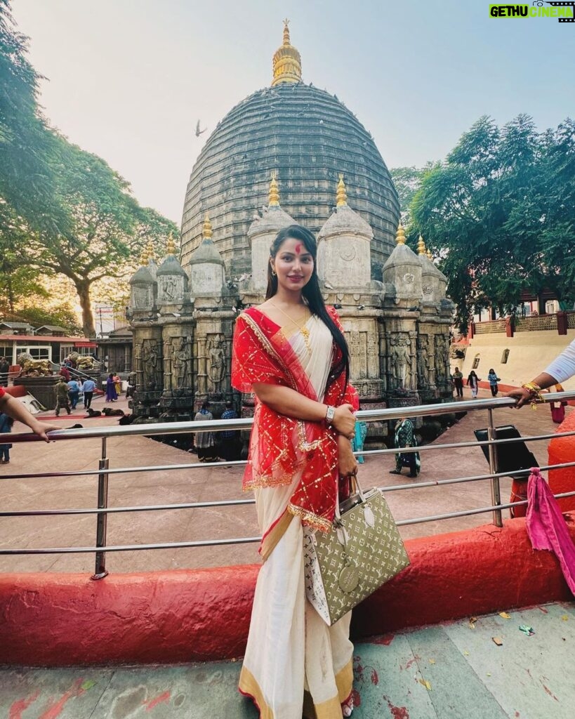 Preety Kongana Instagram - New Year Wishes to You All 🙏🏻♥️🙏🏻🌹 May Maa Kamakhya bless Us All 🙏🏻🙏🏻🙏🏻 Happy New Year 2024 ♥️🌹🙏🏻