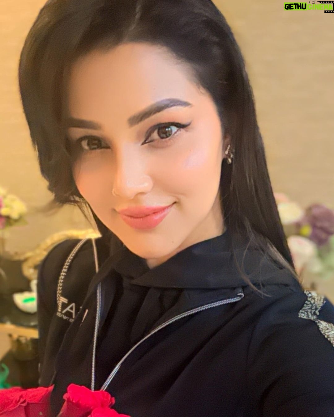 Preety Kongana Instagram - Hello hello 2023 !! Ciao 😉😉
