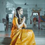 Preety Kongana Instagram - Navaratri Wishes to You All 🙏🏻🌹🙏🏻 Amazing make up & Hair done by two of my Sweethearts @bapankalitakalita @mkup_artist_susmita 😘😘♥️♥️ Videography by @majestic.films ♥️great job dear 👏