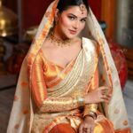Preety Kongana Instagram - Behind every successful shoot there is a team that sees not with their eyes but with their hearts…♥️♥️♥️ My deepest gratitude for making every picture perfect ♥️🙏🏻🤗 It was an amazing experience to work with this brilliant team 🤗 @makeup_artist_manikangkana ♥️ @paat_xun ♥️ @kefi_by_kaku_n_gayatri ♥️ @nipjyotisaikia_photography ♥️