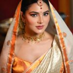 Preety Kongana Instagram - Behind every successful shoot there is a team that sees not with their eyes but with their hearts…♥️♥️♥️ My deepest gratitude for making every picture perfect ♥️🙏🏻🤗 It was an amazing experience to work with this brilliant team 🤗 @makeup_artist_manikangkana ♥️ @paat_xun ♥️ @kefi_by_kaku_n_gayatri ♥️ @nipjyotisaikia_photography ♥️