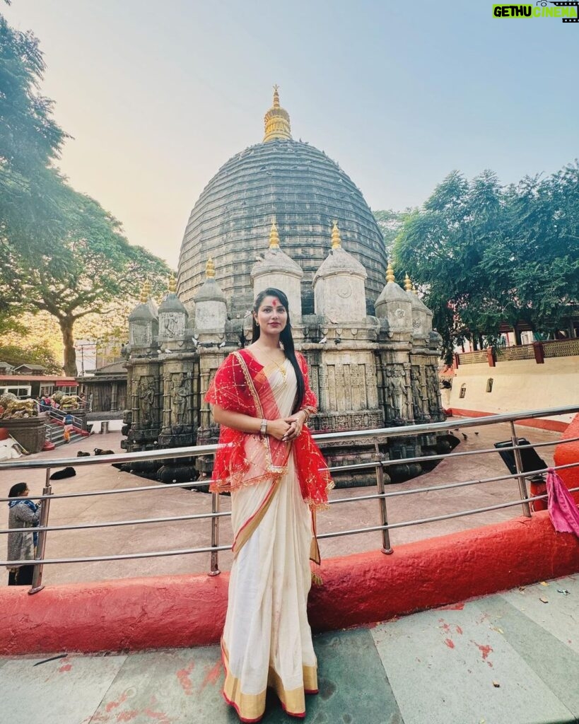 Preety Kongana Instagram - New Year Wishes to You All 🙏🏻♥️🙏🏻🌹 May Maa Kamakhya bless Us All 🙏🏻🙏🏻🙏🏻 Happy New Year 2024 ♥️🌹🙏🏻