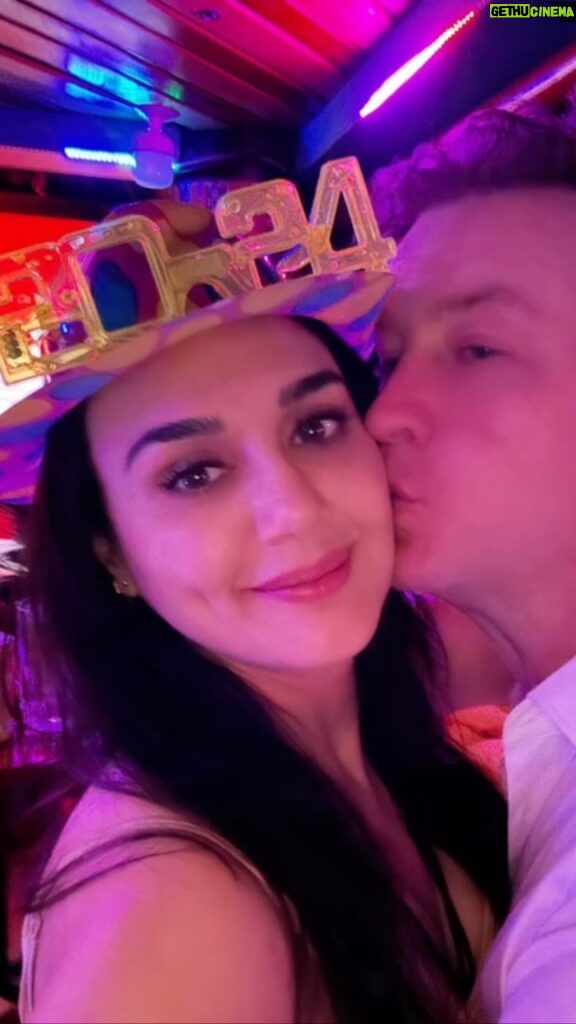 Preity Zinta Instagram - Happy new year folks ❤️Here’s to a rocking 2024 filled with love, happiness, peace, prosperity & good health to you and your family 🎉😍🎉⭐️🥳 #Happynewyear #justthetwoofus #ting 🥰
