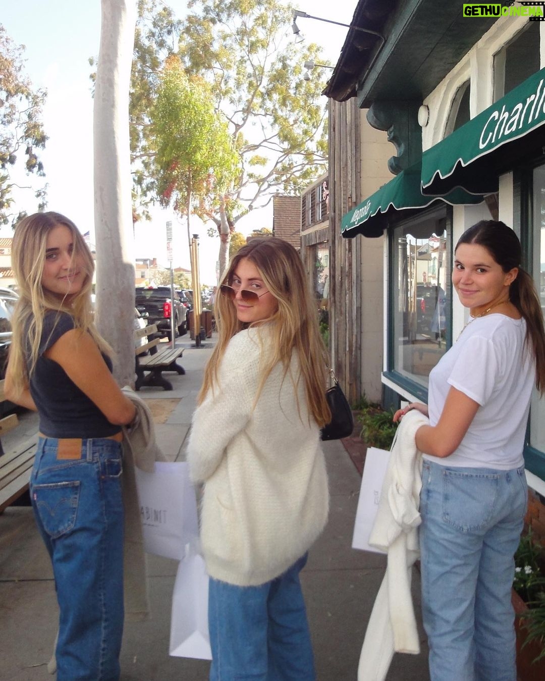 Presley Ryan Instagram - this spring 🌷🌻