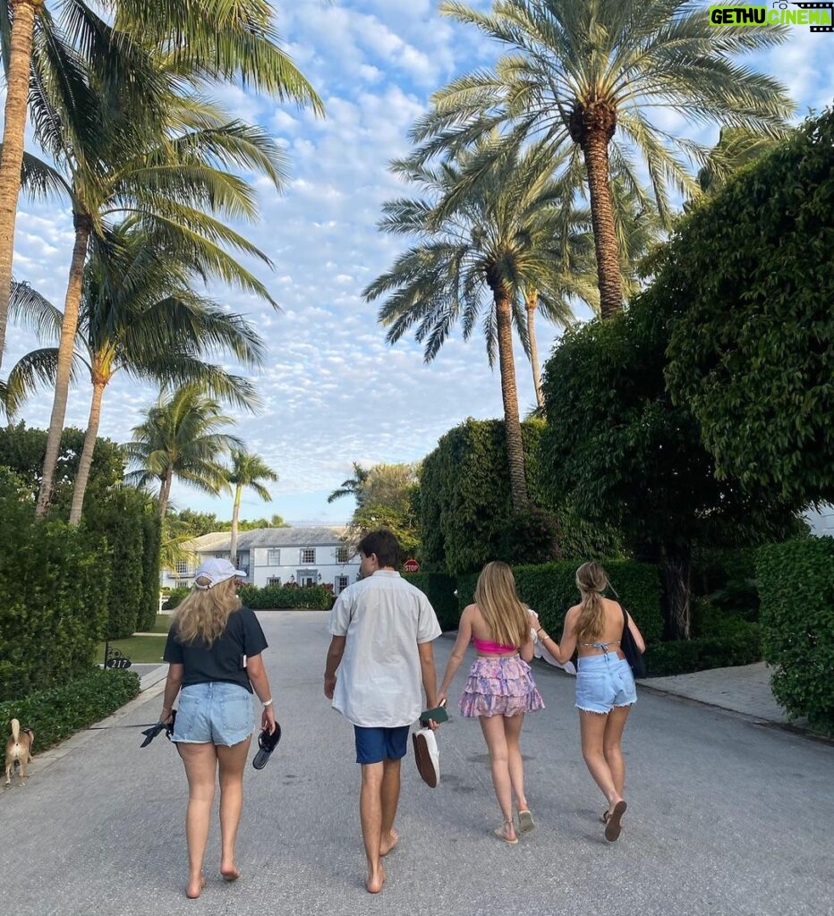 Presley Ryan Instagram - wknd by the beach ✨🐚 Palm Beach, Florida