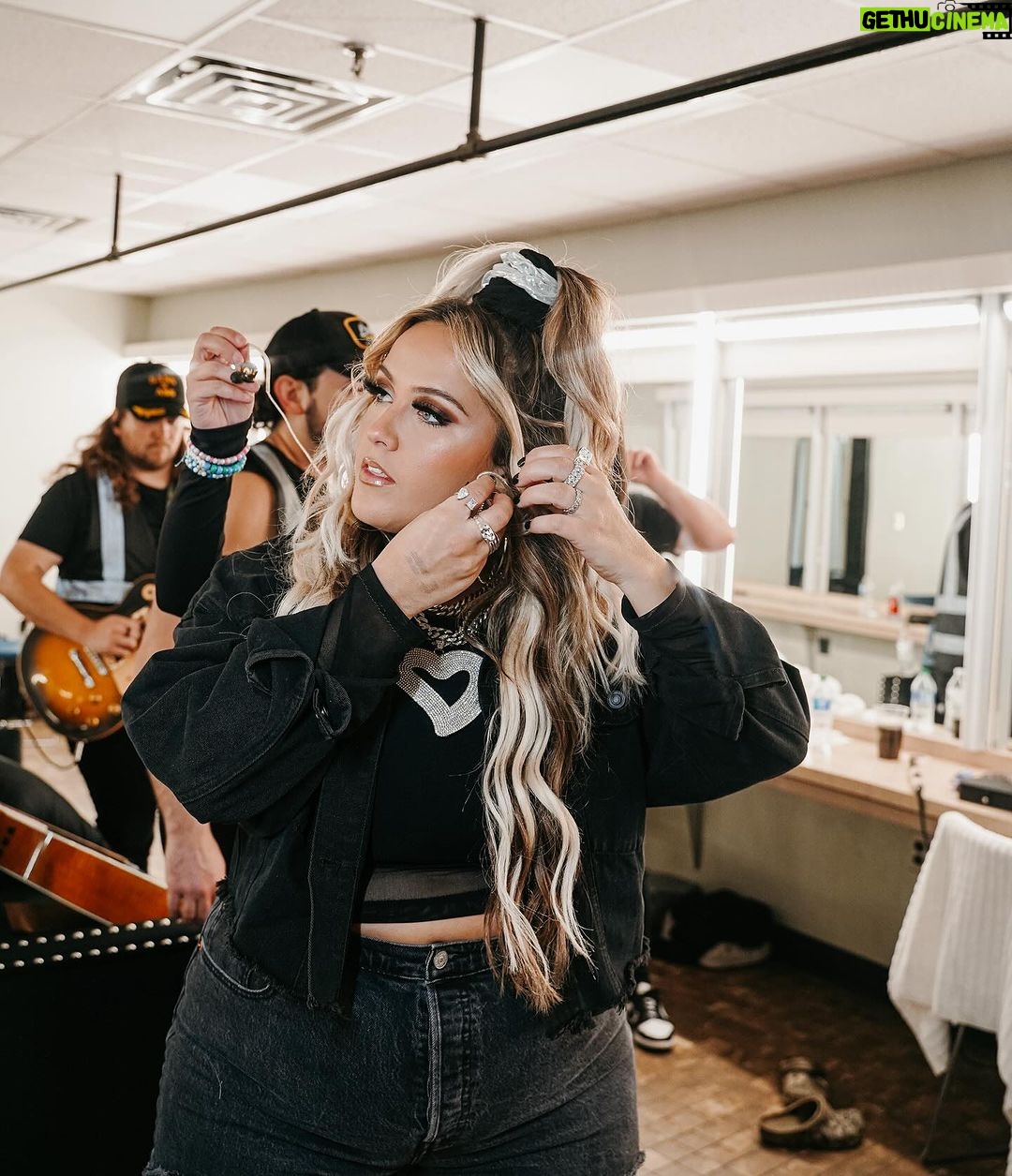 Priscilla Block Instagram - Back at it again tonight. Sold out show in Illinois. See yall soon! The Cadillac