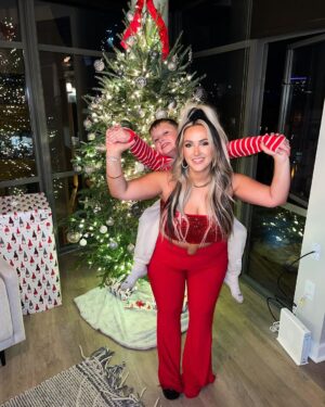 Priscilla Block Instagram - All the love this season ❤️