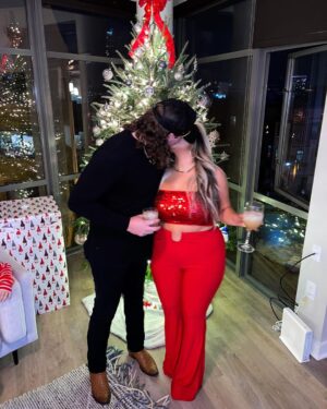 Priscilla Block Instagram - All the love this season ❤️
