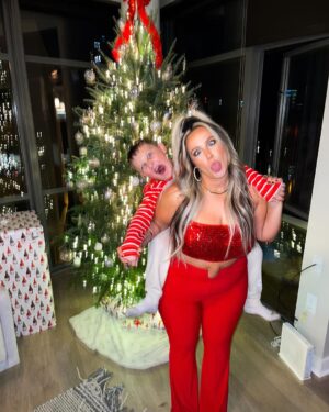 Priscilla Block Instagram - All the love this season ❤️