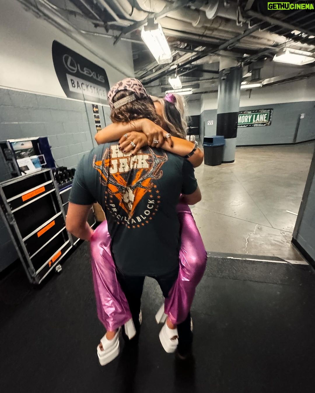 Priscilla Block Instagram - From the BAR to BRIDGESTONE I’m about to post 9million pictures from last night. Bridgestone Arena