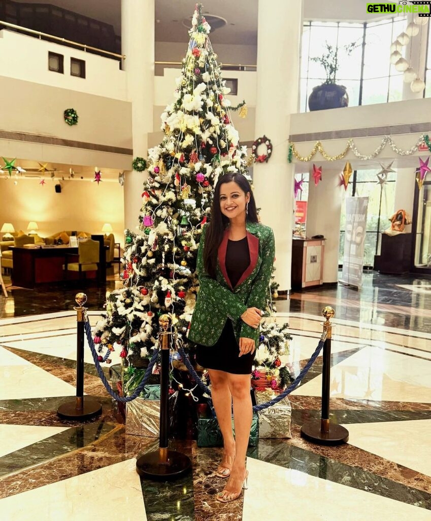 Priya Choudhury Instagram - “Let the magic of Christmas wrap you in warmth and joy. Merry wishes for a delightful day! 🌟🎅