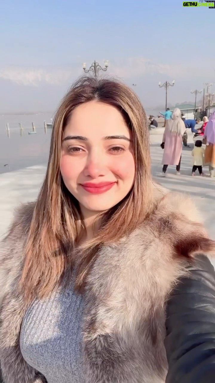 Priya Mishra Instagram - Kashmir vibe 🧡❤️😍