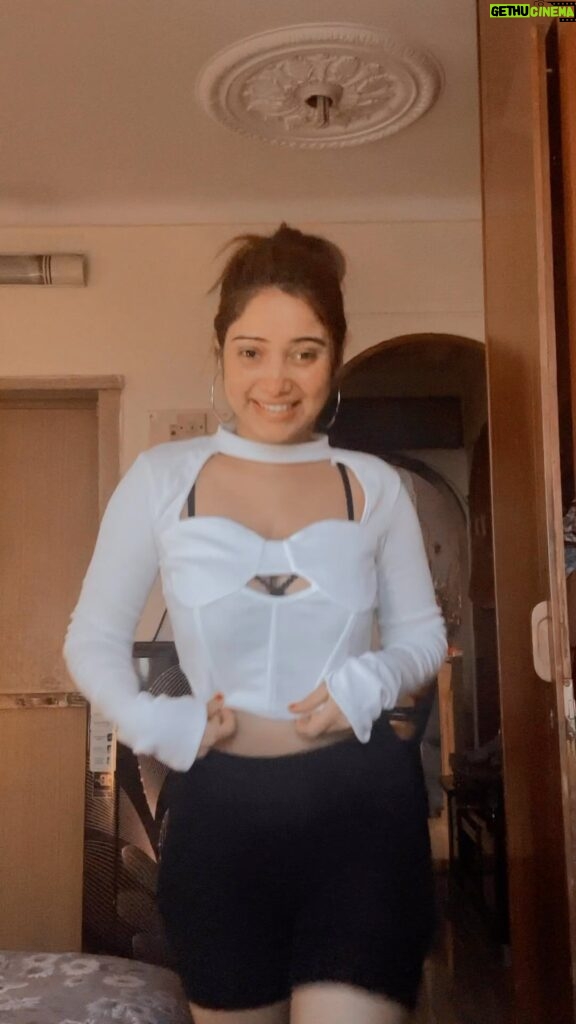 Priya Mishra Instagram - I knw dance acha nhi kiya h 🤣 draft video