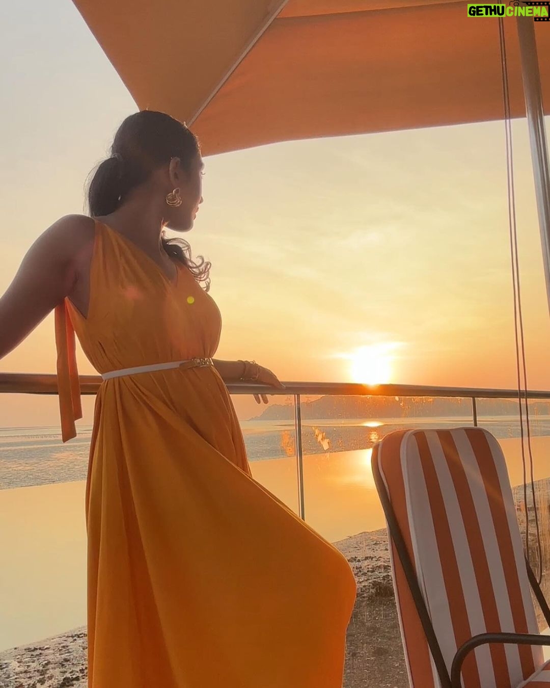 Priyamvada Kant Instagram - Golden sunsets 🍊 . .
