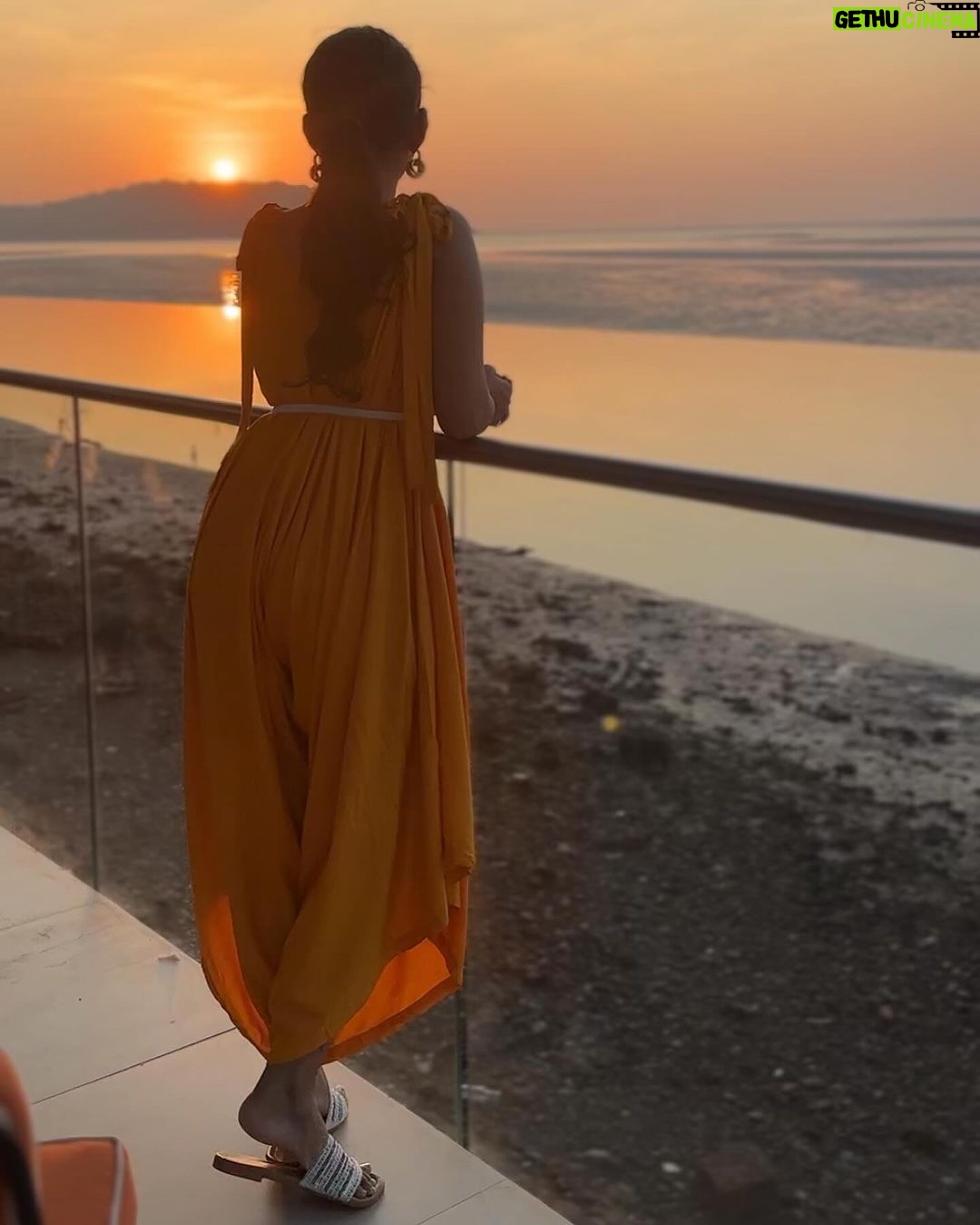 Priyamvada Kant Instagram - Golden sunsets 🍊 . .