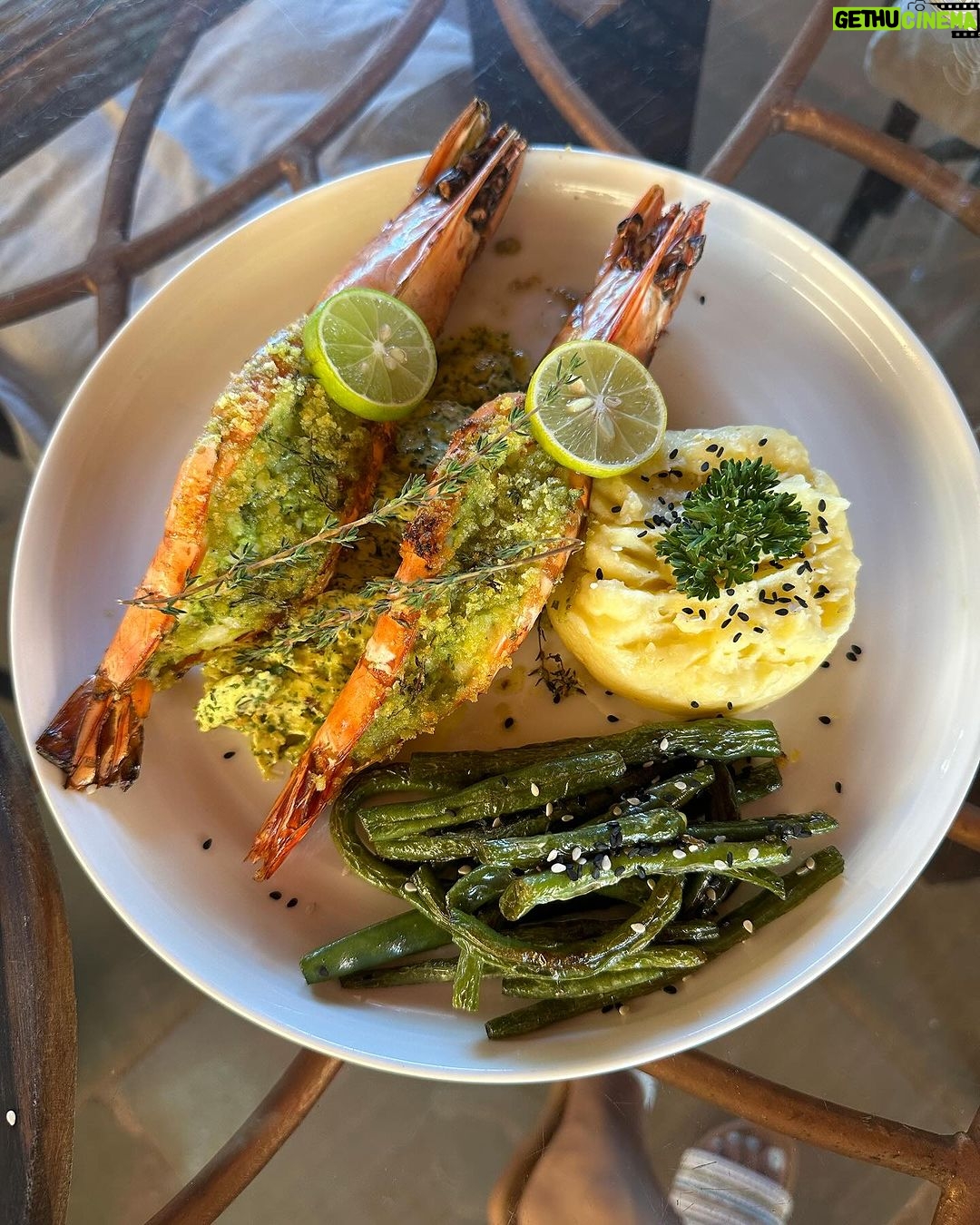 Priyamvada Kant Instagram - Good vibe good food good mood . . @babaaurhumcafe.goa @alistclub