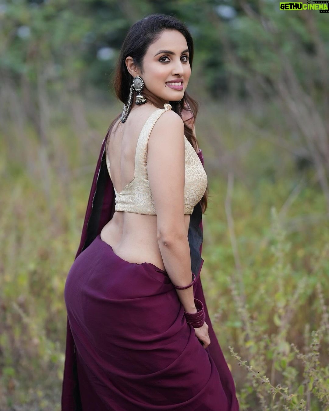 Priyanka KD Instagram - लफ़्ज कम पड़े येसी हसी हों , येसी हसी ही क्या जिस के लिए लफ्ज ना हों … #priyankakholgade #instagram #instadaily #instagood #photography #photooftheday #love #life #lifestyle #saree #sareelove #sareefashion #sareelovers #sareeindia #telugu #teluguactress #telugumovie #hyderabad #mumbai #maharashtra