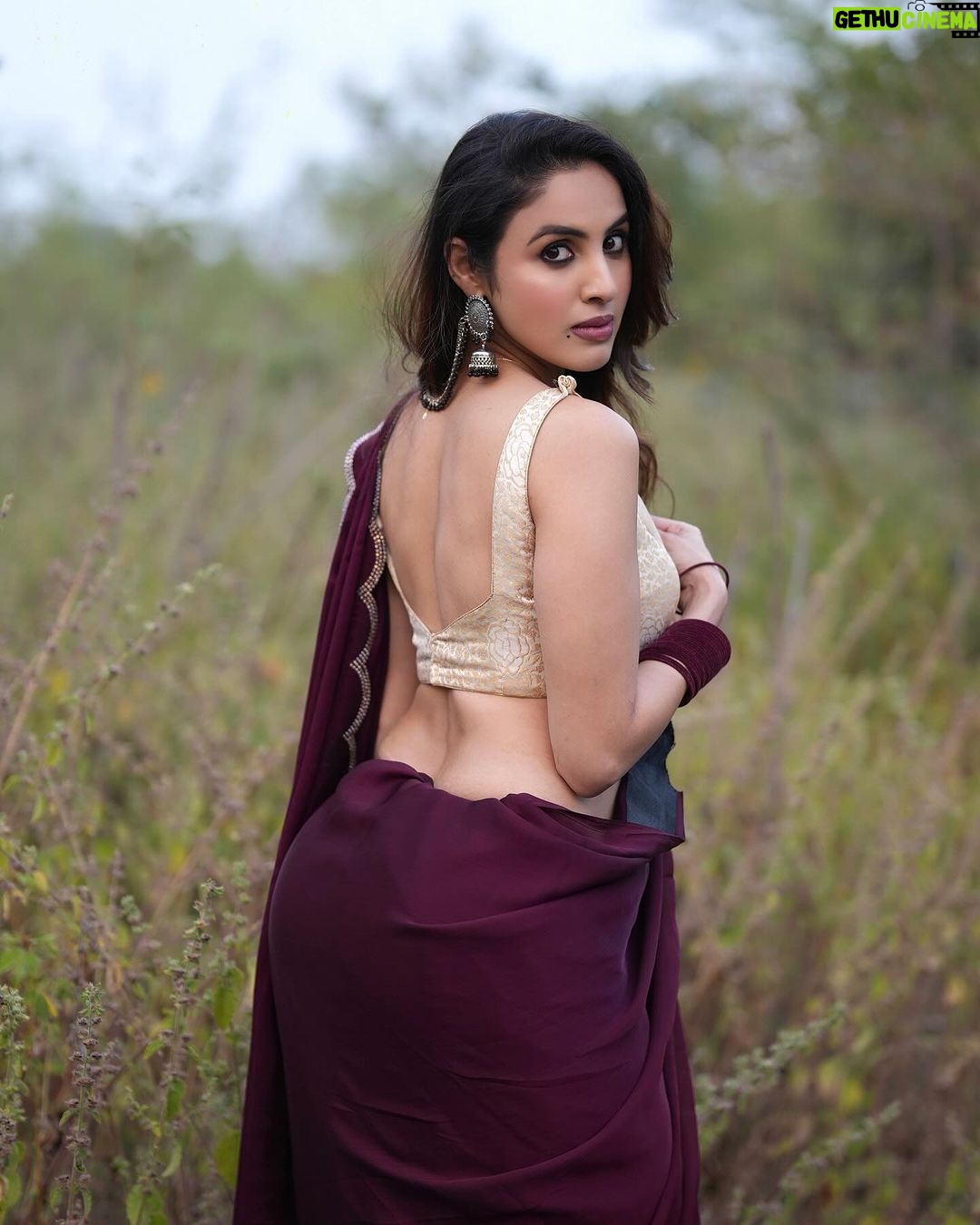 Priyanka KD Instagram - लफ़्ज कम पड़े येसी हसी हों , येसी हसी ही क्या जिस के लिए लफ्ज ना हों … #priyankakholgade #instagram #instadaily #instagood #photography #photooftheday #love #life #lifestyle #saree #sareelove #sareefashion #sareelovers #sareeindia #telugu #teluguactress #telugumovie #hyderabad #mumbai #maharashtra