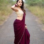 Priyanka KD Instagram - लफ़्ज कम पड़े येसी हसी हों , येसी हसी ही क्या जिस के लिए लफ्ज ना हों … #priyankakholgade #instagram #instadaily #instagood #photography #photooftheday #love #life #lifestyle #saree #sareelove #sareefashion #sareelovers #sareeindia #telugu #teluguactress #telugumovie #hyderabad #mumbai #maharashtra