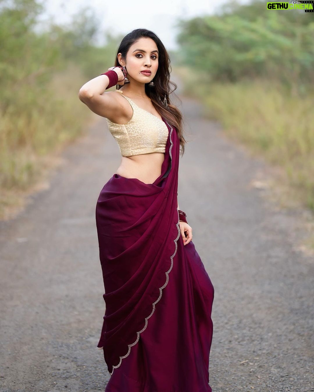 Priyanka KD Instagram - लफ़्ज कम पड़े येसी हसी हों , येसी हसी ही क्या जिस के लिए लफ्ज ना हों … #priyankakholgade #instagram #instadaily #instagood #photography #photooftheday #love #life #lifestyle #saree #sareelove #sareefashion #sareelovers #sareeindia #telugu #teluguactress #telugumovie #hyderabad #mumbai #maharashtra