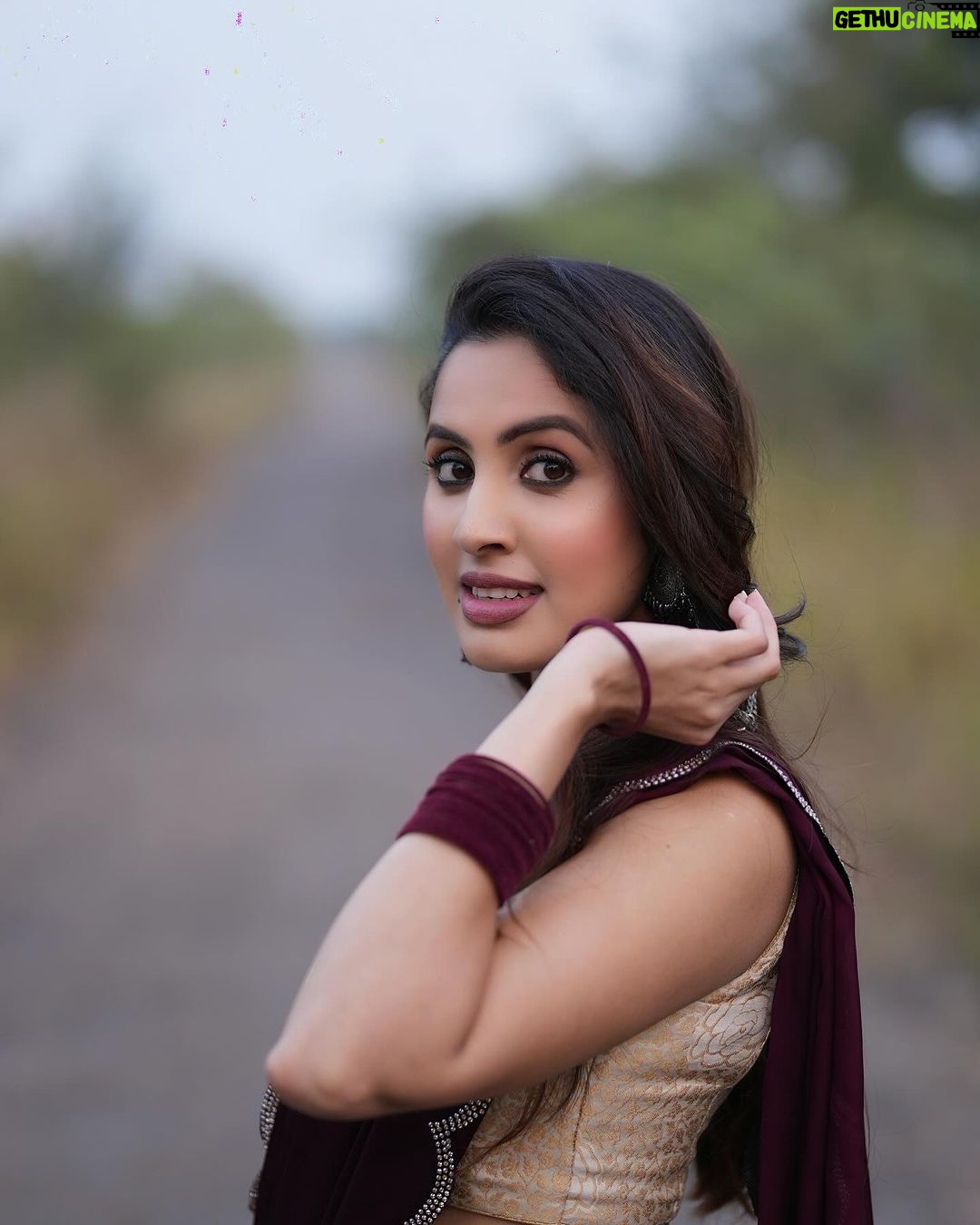 Priyanka KD Instagram - लफ़्ज कम पड़े येसी हसी हों , येसी हसी ही क्या जिस के लिए लफ्ज ना हों … #priyankakholgade #instagram #instadaily #instagood #photography #photooftheday #love #life #lifestyle #saree #sareelove #sareefashion #sareelovers #sareeindia #telugu #teluguactress #telugumovie #hyderabad #mumbai #maharashtra