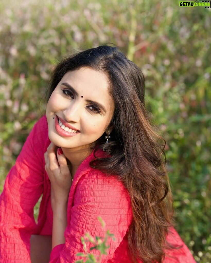 Priyanka KD Instagram - Pinky Pink smile 😊…. #priyankakholgade #photography #photooftheday #instagram #instagood #instadaily #love #pink #life #maharashtra #mumbai #smile