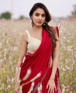 Priyanka KD Instagram - No need for caption ….. #priyankakholgade #instagram #instagood #instadaily #photography #photooftheday #photo #photoshoot #saree #sareelove #sareelover #sareefashion #redsaree #love #lifestyle #mumbai #maharashtra