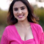 Priyanka KD Instagram - Tumse mila hu ….. #priyankakholgade #reels #reelitfeelit #reelsindia #reelkarofeelkaro #reelsviral #viral #trendingreels #animal