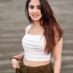 Priyanka KD Instagram - Don’t know about this Lyrics but sound good …. #reelsinstagram #reelitfeelit #reelsindia #reelkarofeelkaro #hyderabad #telugusongs #telugucinema