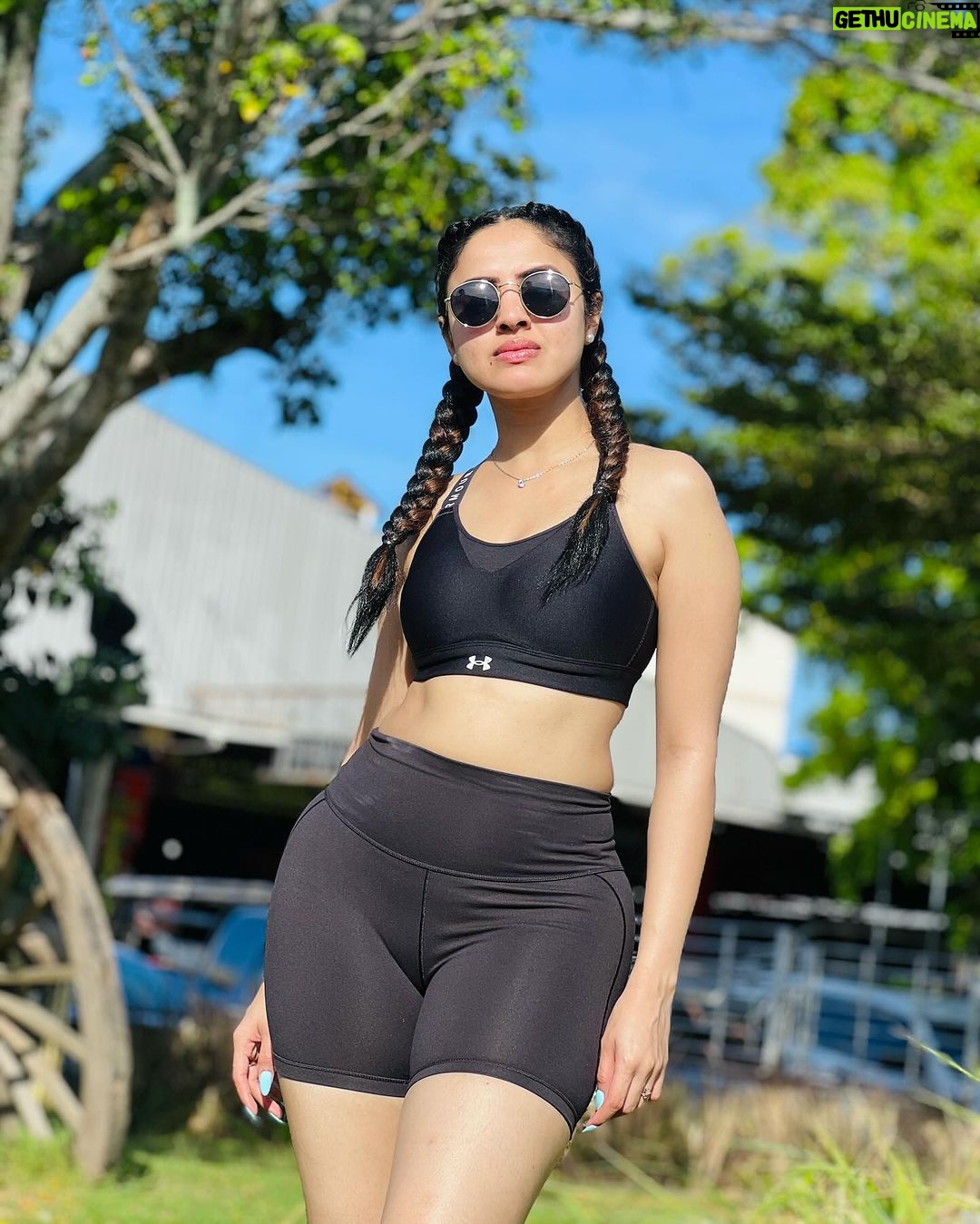 Priyanka KD Instagram - It’s time to blast 💥……… #priyankakholgade #fitnessmodel #fitness #workout #workoutoftheday #photography #photooftheday #photo #fit #motivation #phuket #thailand🇹🇭 #patong #mumbai #hyderabad #maharashtra Patong, Phuket Thailand