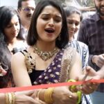 Priyanka M Jain Instagram – Happy to inaugurate @sheneedssareeworldofficial Habsiguda branch❤️🙏🏻
They have the best collections at the most affordable rates guys go and shop now❤️🙏🏻

#trending #trend #priyankajain #shivakumar #biggboss7 
#biggbosstelugu