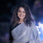Priyanka Nair Instagram - ♥️ Costume- @aanunobby 📷 @jithukrishna__blackeye #sareelove #priyankanair #reelsinstagram