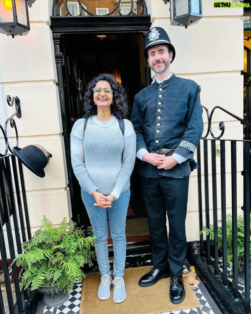 Priyanka Nair Instagram - Stepping into the world of Sherlock Holmes at 221B Baker Street – where every detail tells a story. 🕵‍♀🔎 #SherlockAdventures #LondonDiaries #priyankanair