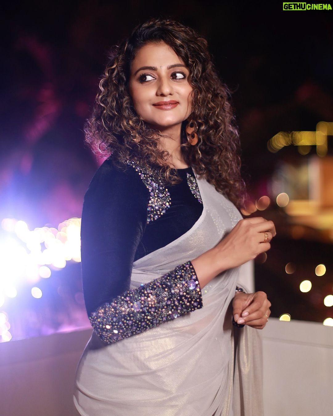 Priyanka Nair Instagram - Saree diaries: A chapter in grace♥️ #TimelessElegance #priyankanair Costume - @aanunobbyofficial 📷 @kappadan_shabin
