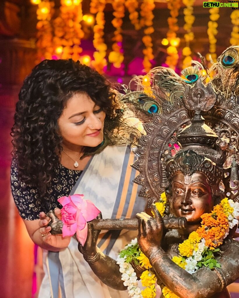 Priyanka Nair Instagram - Krishnaa nee enne ariyilla ☺ #sugathskumari #kschithra