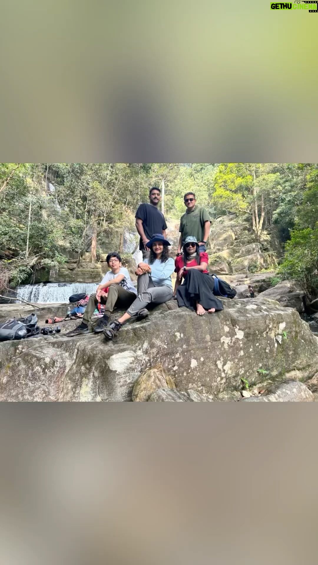 Priyanka Nair Instagram - Trekking adventure: where every step strengthens the cherished bond of siblinghood with these incredible souls. 👣🌲 #Appu♥️ #AdventureBuddies #MemorableMoments #priyankanair @dhanyasanalk @invicto_dios @audiosho Vazhvanthol Waterfalls
