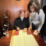 Priyanka Nair Instagram – Elementary my dear Instagram!📸Each room at the Sherlock Holmes Museum holds a piece of mystery – here’s a sneak peek into the detective’s world. 🕰️🔐 

Can you guess which iconic case this photos hints at? Drop your thoughts in the comments! 📸 #SherlockAdventures #MuseumMemories #SleuthingWithCharacters”