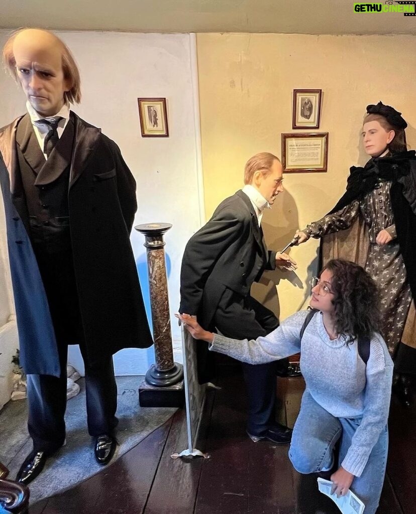 Priyanka Nair Instagram - Elementary my dear Instagram!📸Each room at the Sherlock Holmes Museum holds a piece of mystery – here’s a sneak peek into the detective’s world. 🕰🔐 Can you guess which iconic case this photos hints at? Drop your thoughts in the comments! 📸 #SherlockAdventures #MuseumMemories #SleuthingWithCharacters”