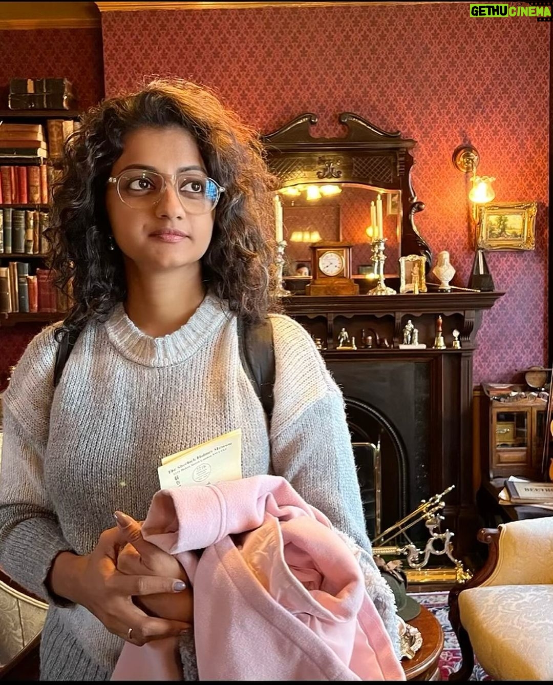 Priyanka Nair Instagram - Elementary my dear Instagram!📸Each room at the Sherlock Holmes Museum holds a piece of mystery – here’s a sneak peek into the detective’s world. 🕰️🔐 Can you guess which iconic case this photos hints at? Drop your thoughts in the comments! 📸 #SherlockAdventures #MuseumMemories #SleuthingWithCharacters”