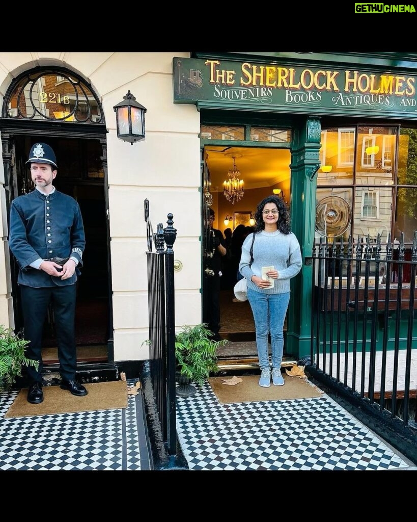 Priyanka Nair Instagram - Stepping into the world of Sherlock Holmes at 221B Baker Street – where every detail tells a story. 🕵️‍♀️🔎 #SherlockAdventures #LondonDiaries #priyankanair