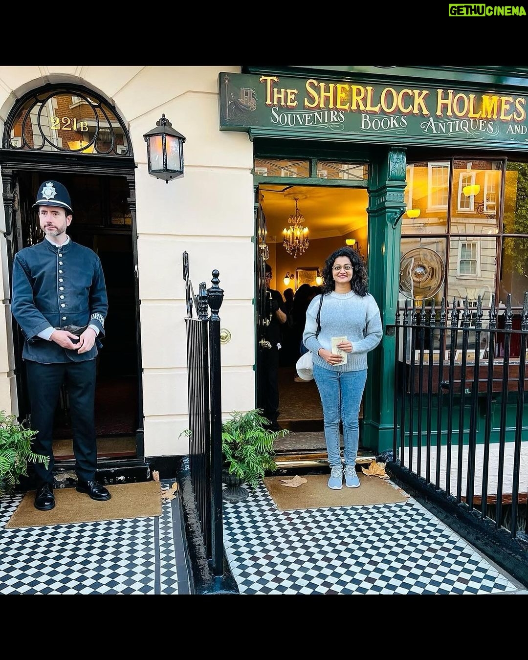 Priyanka Nair Instagram - Stepping into the world of Sherlock Holmes at 221B Baker Street – where every detail tells a story. 🕵️♀️🔎 #SherlockAdventures #LondonDiaries #priyankanair
