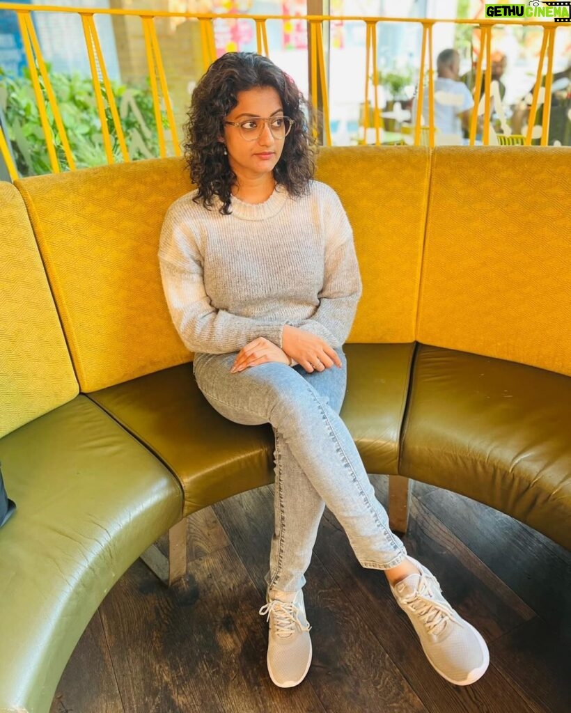 Priyanka Nair Instagram - Serenity💛💫 #priyankanair #calmness #morningvibes
