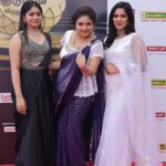 Priyanka Nalkari Instagram - #zeekutumbaawards2023 #gotpeoplechoicespecialaward #fanslove #firstawardasdamayanthi #thankyouall #team #zeetamil #nalkarpriyanka #priyanka Outfit @srisaicollections9 Accessories @gold_copy1486 Mua @makeup.in_muah Clicks @sanjay_bendy46 @oneclickbyvinodsainath @nanda_offl @nimesha.91 @aval_santhiya @anbarasi_actor @lakesh.official