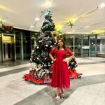 Priyanka Nalkari Instagram – #merrychristmas #lastmonthoftheyear #2023 #frocklover #xmastress #pictureperfect #stars #malaysia #kl #christmastree #festivalmood #insta #instagram #instamood
