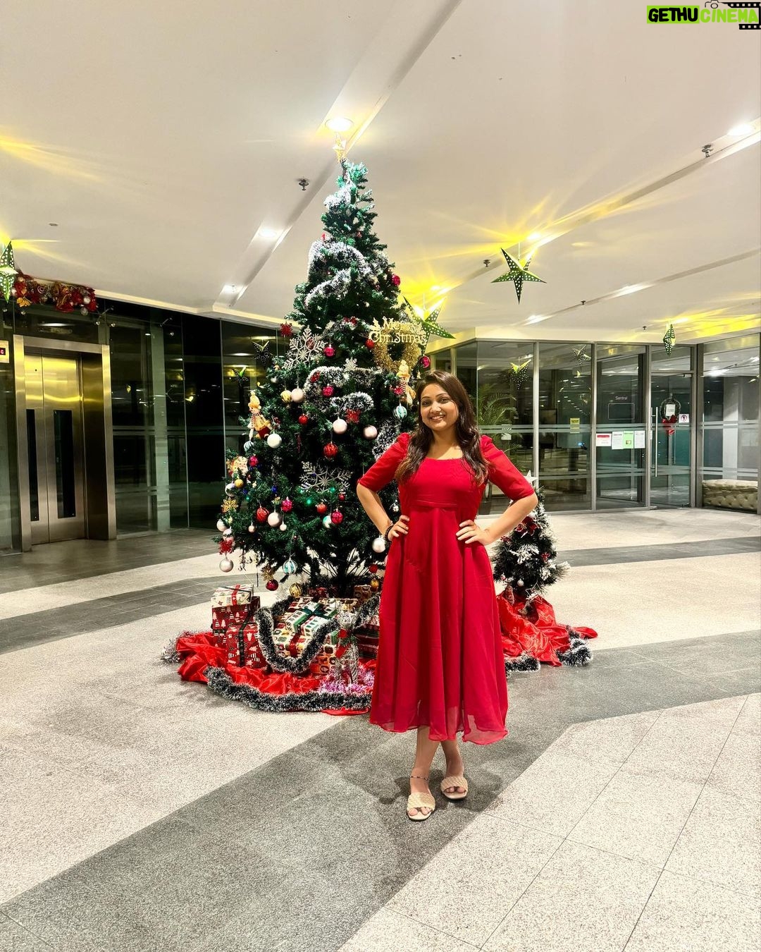 Priyanka Nalkari Instagram - #merrychristmas #lastmonthoftheyear #2023 #frocklover #xmastress #pictureperfect #stars #malaysia #kl #christmastree #festivalmood #insta #instagram #instamood
