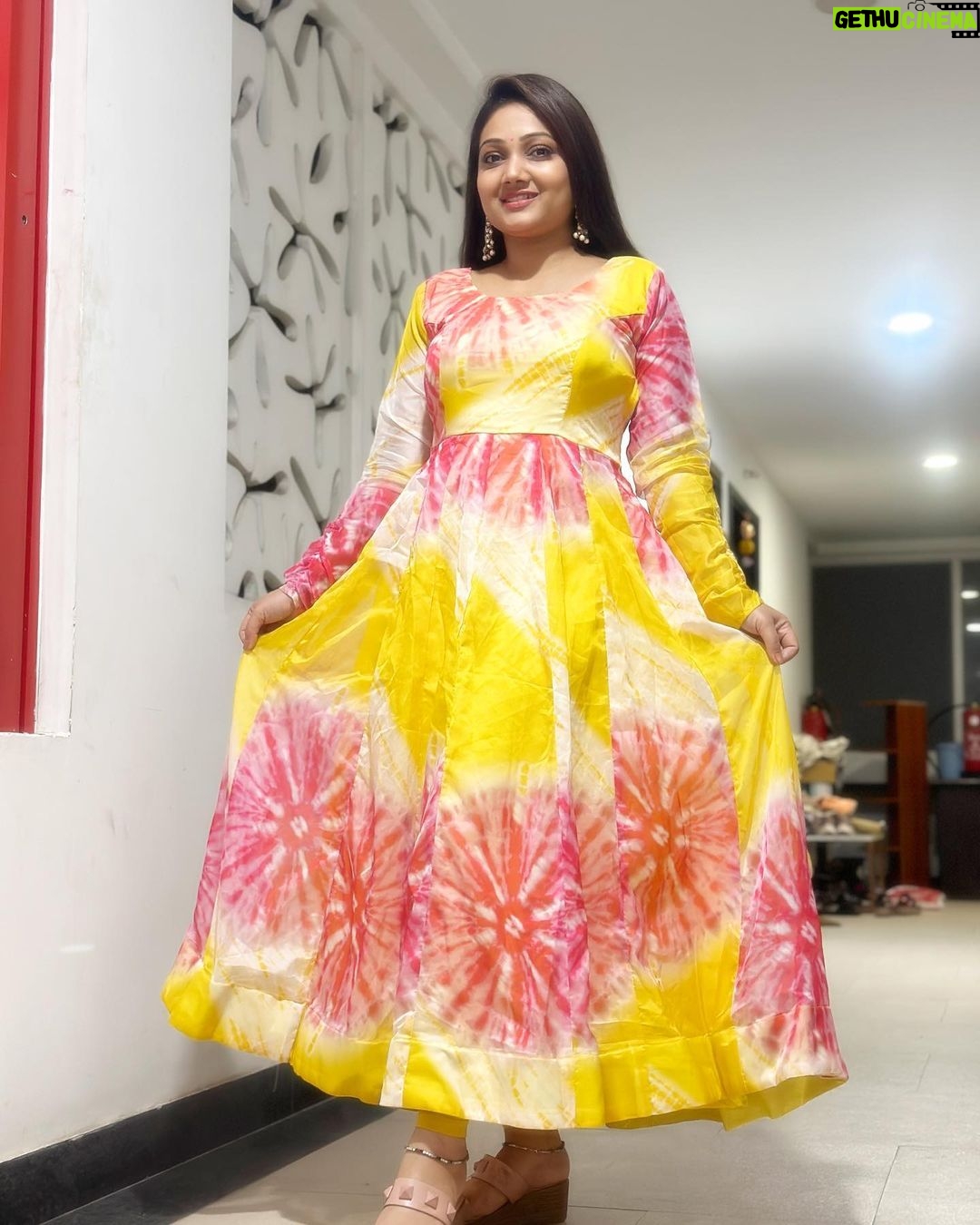 Priyanka Nalkari Instagram - Outfit @srisai_13 💛 #congratulations #mybaby @gayathrimunuswamy stayblessed #chennai #friendship #instagood #instadaily #instagram