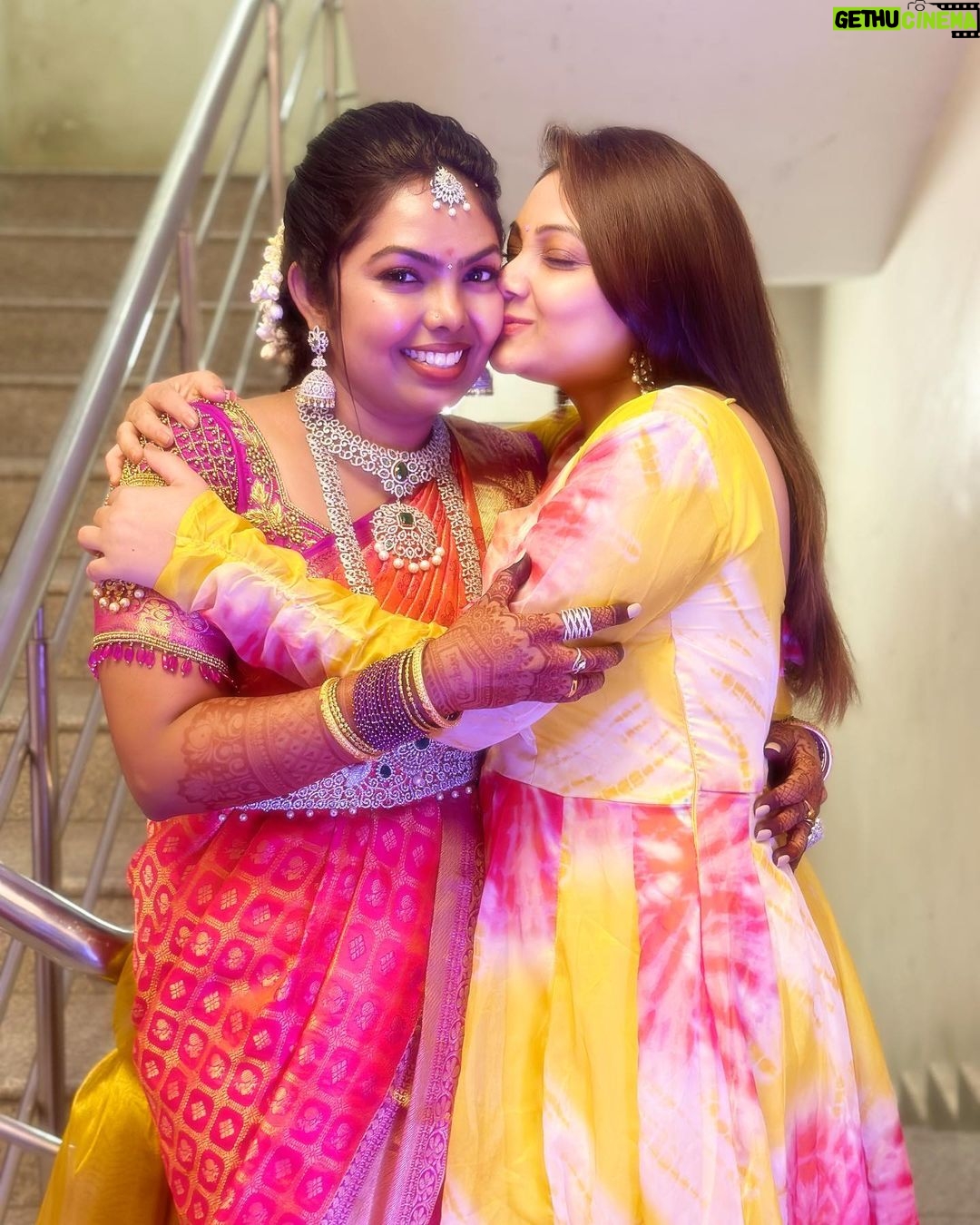 Priyanka Nalkari Instagram - Outfit @srisai_13 💛 #congratulations #mybaby @gayathrimunuswamy stayblessed #chennai #friendship #instagood #instadaily #instagram