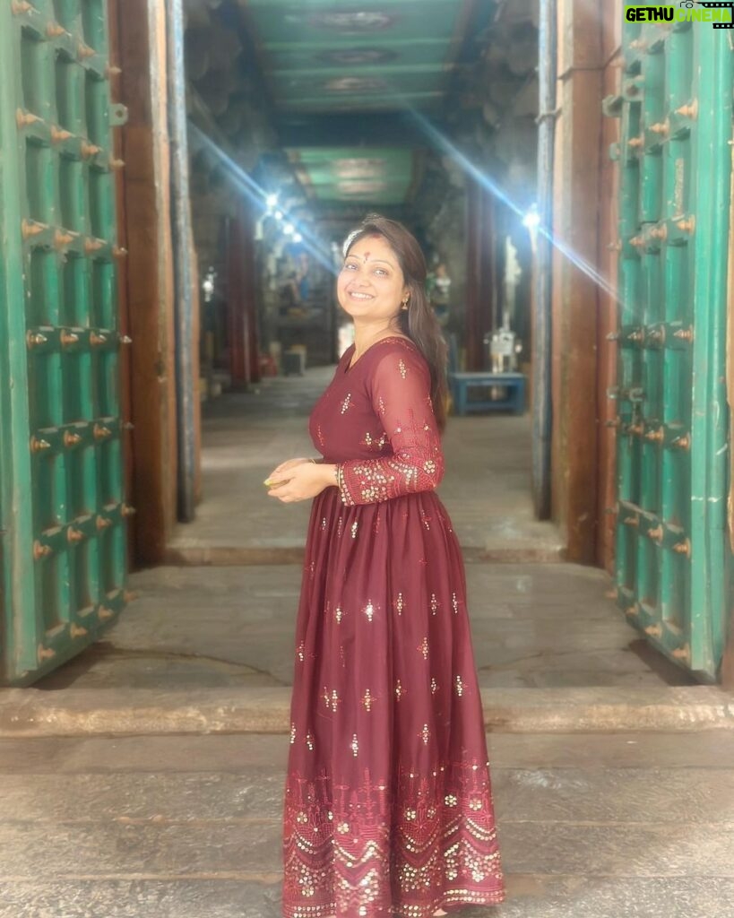 Priyanka Nalkari Instagram - #babycuttingsingamalai #elephantlove #mylovetowardselephant #temple #manargudi #positivevibes #tamilnadu #happyme #sengamalam🐘 Outfit @srisai_13 ❤